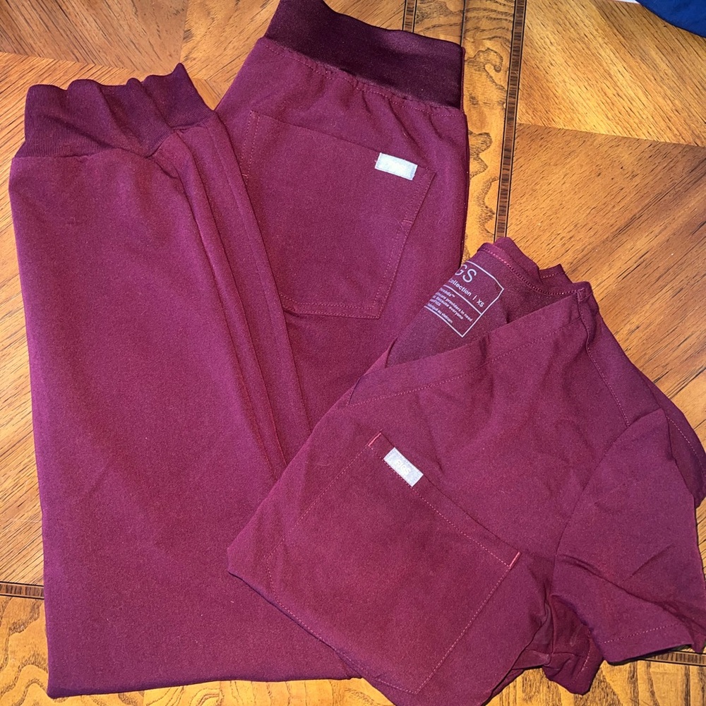 FIGS Scrub Set